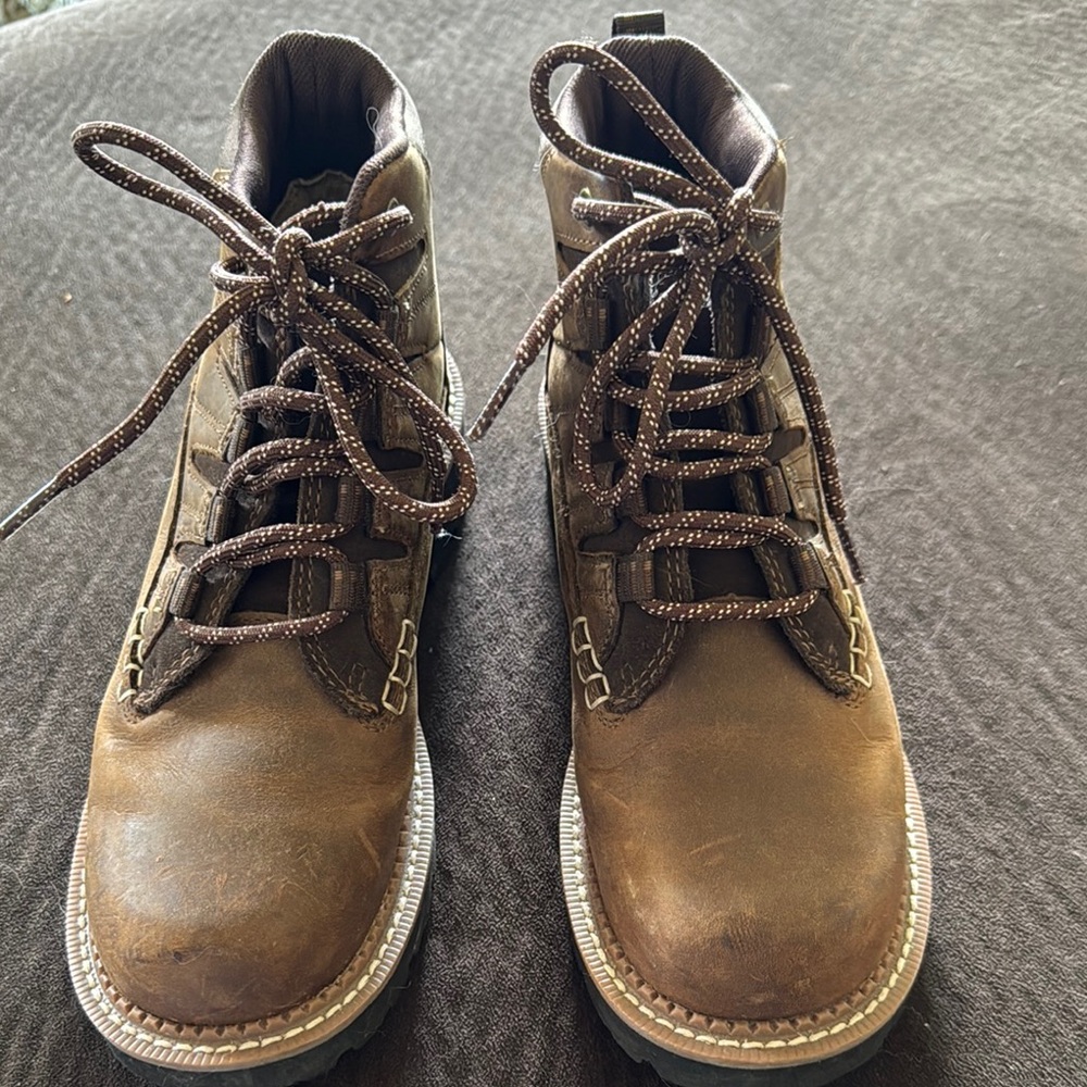 Women’s Ariat leather boots